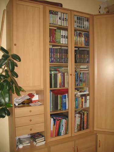 Книжный шкаф